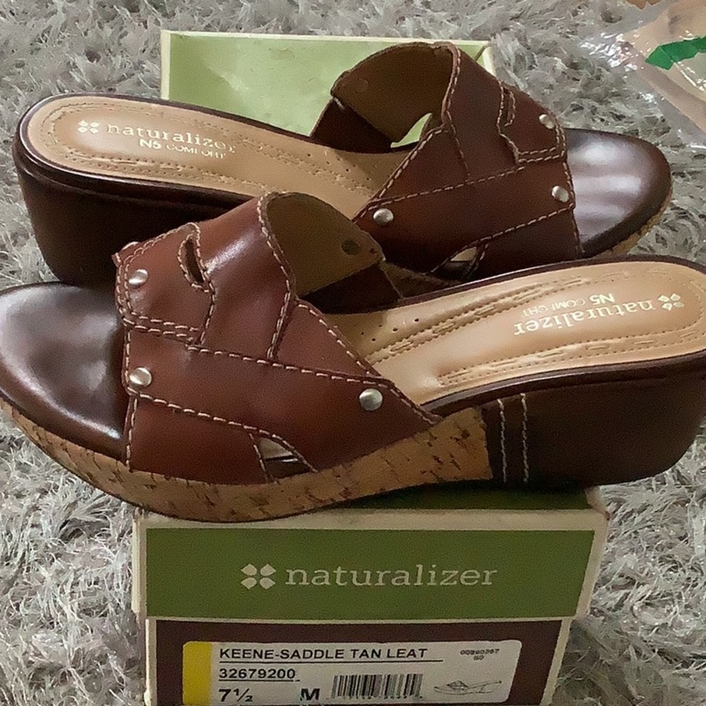 Naturalized wedge leather sandals saddle tan size 7.5